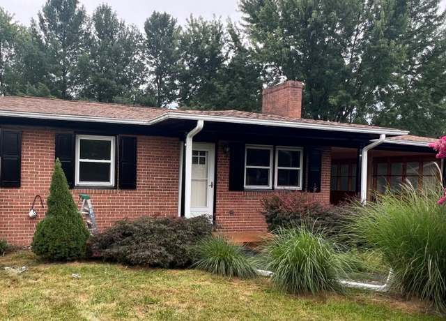 Property at 217 Fredericktowne Dr, Stephens City, VA 22655, 3 beds, 2 baths