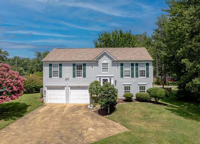 Property at 16285 Aspen Trail Ct, Triangle, VA 22172, 4 beds, 3 baths