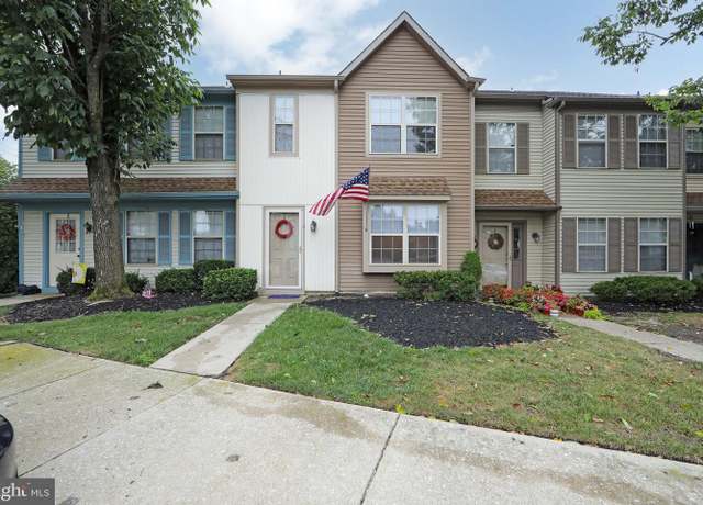 Property at 2 Village Ct, Audubon, NJ 08106, 3 beds, 2.5 baths