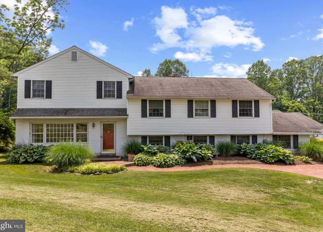 Property at 1030 Carolyn Dr, West Chester, PA 19382, 6 beds, 4 baths