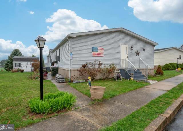 Property at 40 Arrowhead Dr, Ephrata, PA 17522, 4 beds, 2 baths