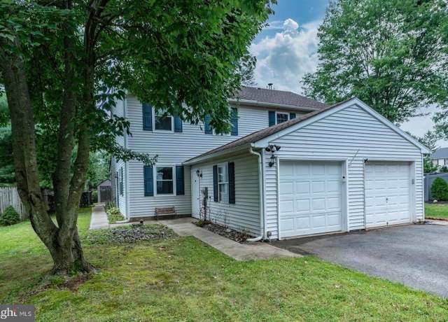 Property at 460 Indian Crest Dr, Harleysville, PA 19438, 3 beds, 1.5 baths