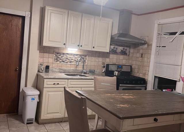 Property at 6324 Shelbourne St, Philadelphia, PA 19111, 4 beds, 1.5 baths