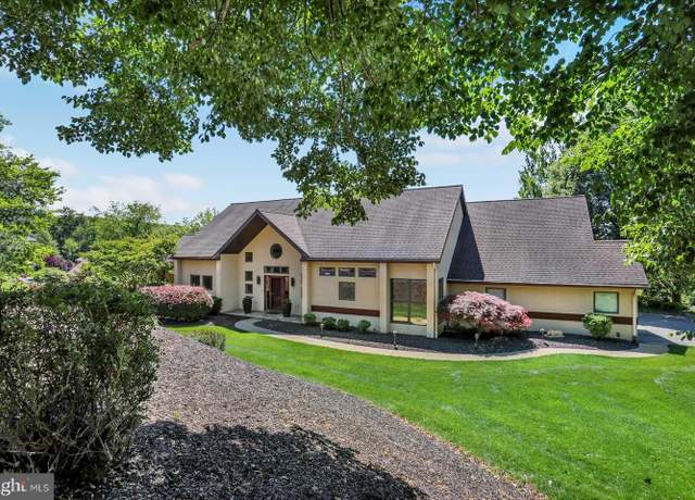 Property at 3350 Saint Johns Ct, York, PA 17406, 4 beds, 2.5 baths