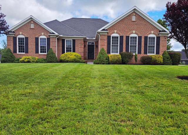 Property at 7677 Green Ridge Ln, Abbottstown, PA 17301, 5 beds, 3 baths