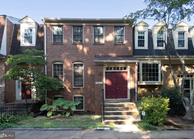 Property at 4914 Carriagepark Rd, Fairfax, VA 22032, 5 beds, 3.5 baths