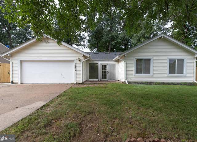 Property at 10412 Pearl St, Fairfax, VA 22032, 4 beds, 3.5 baths
