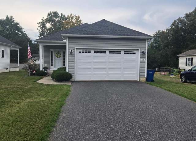 Property at 114 Hotchkiss St, Fredericksburg, VA 22408, 3 beds, 2 baths