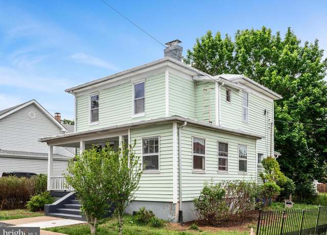 Property at 19 W Jackson St, Front Royal, VA 22630, 3 beds, 1.5 baths