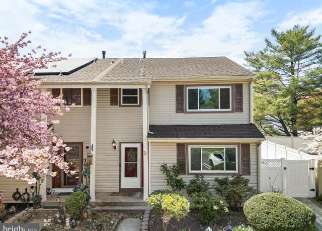 Property at 77 Larry Ct, Dayton, NJ 08810, 3 beds, 2.5 baths