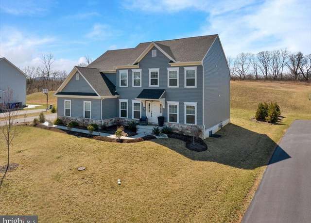 Property at 316 Chatsworth Ct, Reading, PA 19608, 4 beds, 2.5 baths
