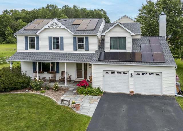 Property at 1051 Glen Manor Dr, Quakertown, PA 18951, 4 beds, 2.5 baths