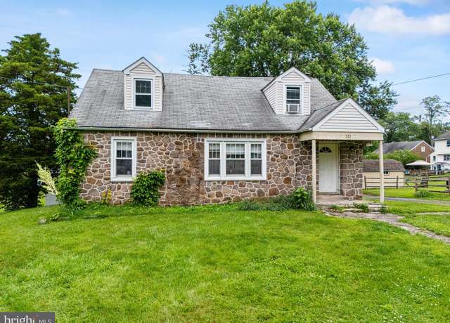 Property at 211 Pearl St, Pottstown, PA 19465, 3 beds, 1 bath