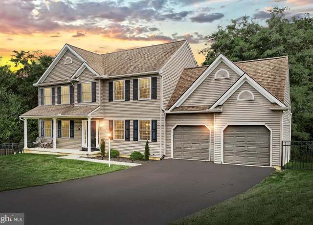 Property at 4230 Peach Orchard Holw, York, PA 17402, 4 beds, 2.5 baths