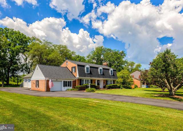 Property at 1000 W Country Club Dr W, Purcellville, VA 20132, 3 beds, 2.5 baths