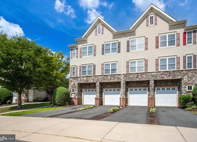 Property at 2827 Chinkapin Oak Ln, Woodbridge, VA 22191, 3 beds, 2.5 baths