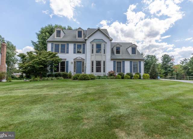 Property at 14 Somerset Ln, Newark, DE 19711, 4 beds, 2.5 baths