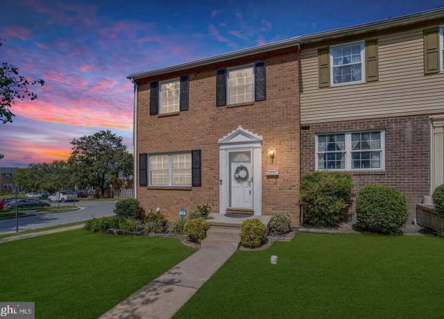 Property at 2 Summit Green Ct, Cockeysville, MD 21030, 3 beds, 2.5 baths