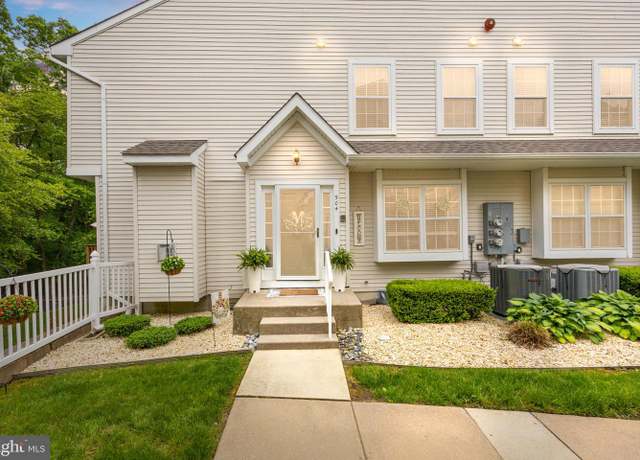 Property at 904 Tanglewood Dr, Sicklerville, NJ 08081, 3 beds, 2.5 baths