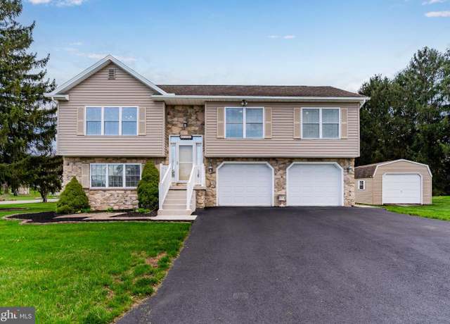 Property at 1249 W Trindle Rd, Mechanicsburg, PA 17055, 3 beds, 2.5 baths