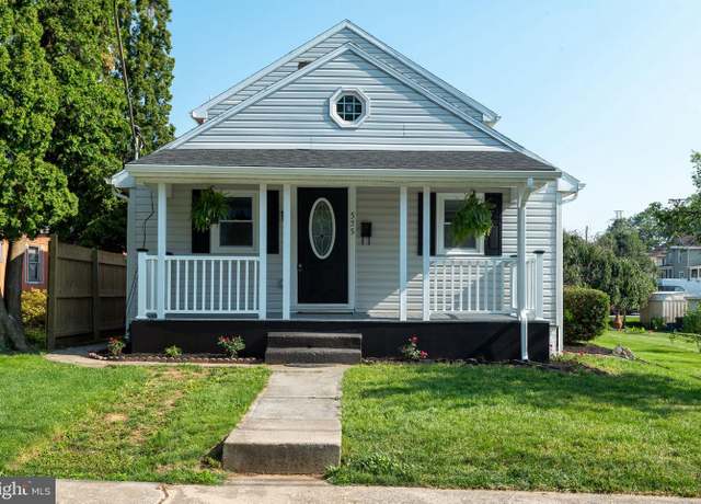 Property at 525 W 2nd St, Hummelstown, PA 17036, 4 beds, 3 baths