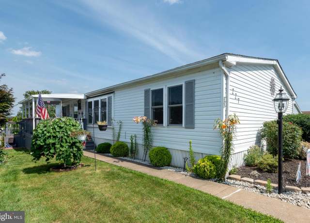 Property at 227 Greyfield Dr, Lancaster, PA 17603, 3 beds, 2 baths