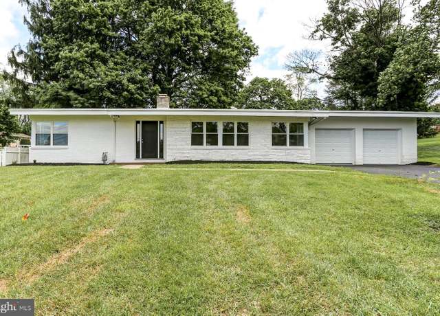 Property at 131 Country Club Rd, Red Lion, PA 17356, 2 beds, 2 baths