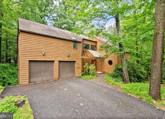 Property at 11598 Newport Cove Ln, Reston, VA 20194, 5 beds, 3 baths