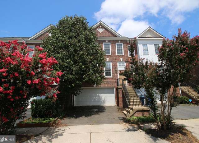 Property at 26071 Nimbleton Sq, Chantilly, VA 20152, 3 beds, 2.5 baths