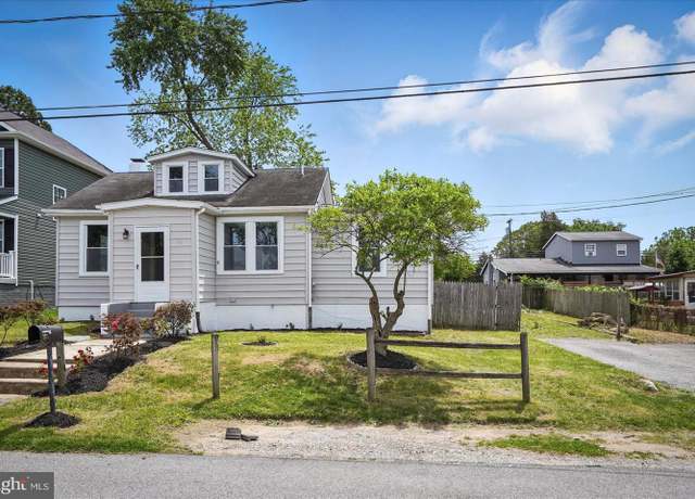 Property at 104 Queen Anne Rd, Glen Burnie, MD 21060, 3 beds, 3.5 baths