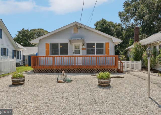 Property at 218 Swan Blvd, Toms River, NJ 08753, 3 beds, 2 baths