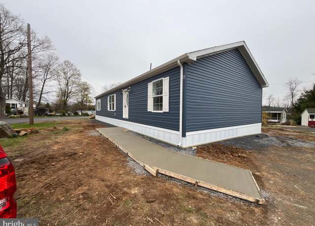Property at 6 Skyview Ln, Quakertown, PA 18951, 3 beds, 2 baths