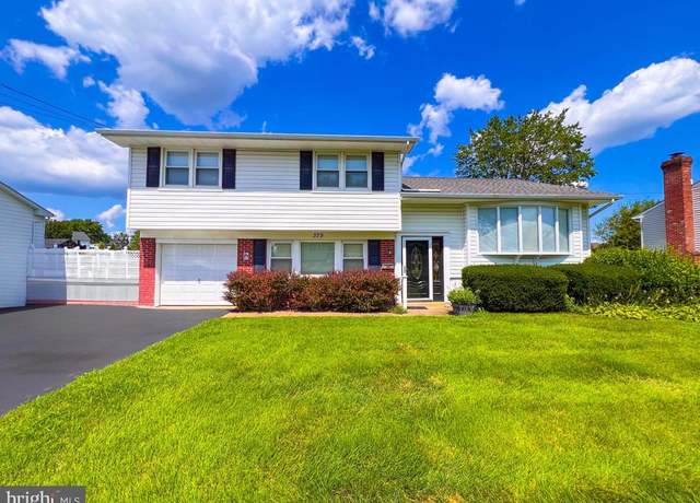 Property at 379 Patton Dr, Warminster, PA 18974, 3 beds, 1.5 baths