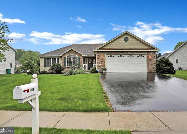 Property at 316 Stonehedge Dr, Carlisle, PA 17015, 3 beds, 2.5 baths