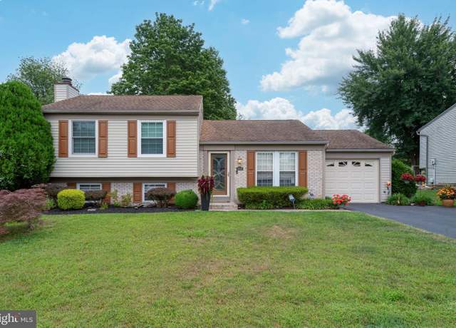 Property at 1605 Pebble Brook Ln, Harrisburg, PA 17110, 3 beds, 2 baths