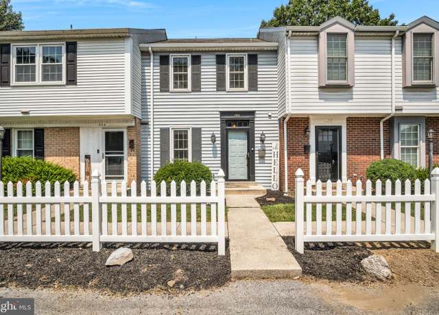 Property at 951 E Maple St, Palmyra, PA 17078, 2 beds, 1.5 baths