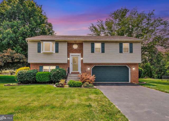 Property at 425 Appaloosa Way, Red Lion, PA 17356, 4 beds, 2.5 baths