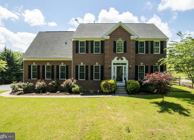 Property at 627 Chimney Cir, Middletown, VA 22645, 4 beds, 2.5 baths