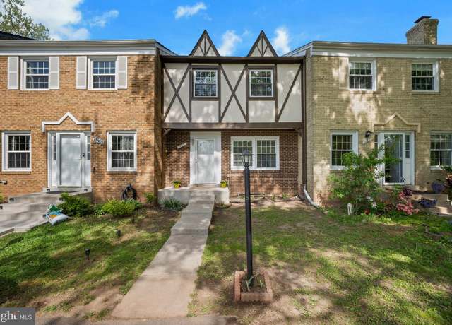 Property at 14805 Hatfield Sq, Centreville, VA 20120, 3 beds, 3.5 baths