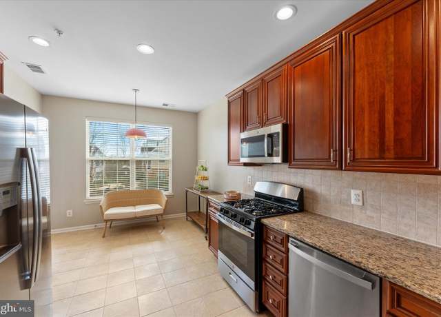Property at 43840 Hickory Corner Ter #112, Ashburn, VA 20147, 2 beds, 2.5 baths