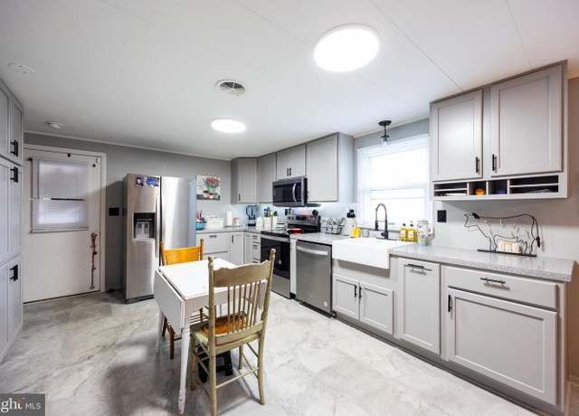 Property at 101 Saint Andrews Dr, Martinsburg, WV 25403, 3 beds, 2 baths