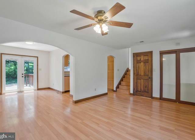 Property at 6327 Joslyn Pl, Cheverly, MD 20785, 4 beds, 3 baths