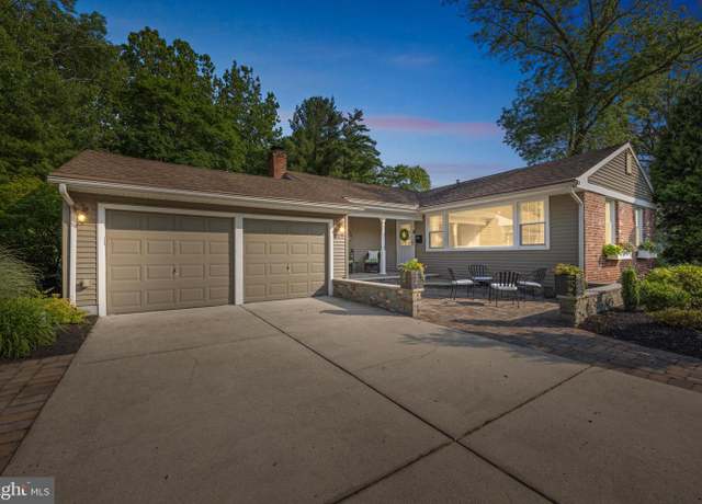 Property at 229 Dickens Ct, Cherry Hill, NJ 08034, 3 beds, 2 baths