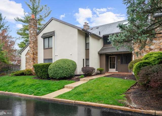 Property at 12 Oak Knoll Dr #12, Berwyn, PA 19312, 3 beds, 2.5 baths