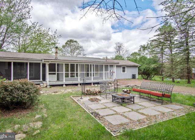 Property at 109 Knob Ct, Albrightsville, PA 18210, 4 beds, 2 baths