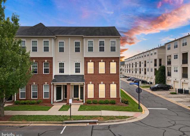 Property at 19441 Promenade Dr, Leesburg, VA 20176, 3 beds, 2.5 baths