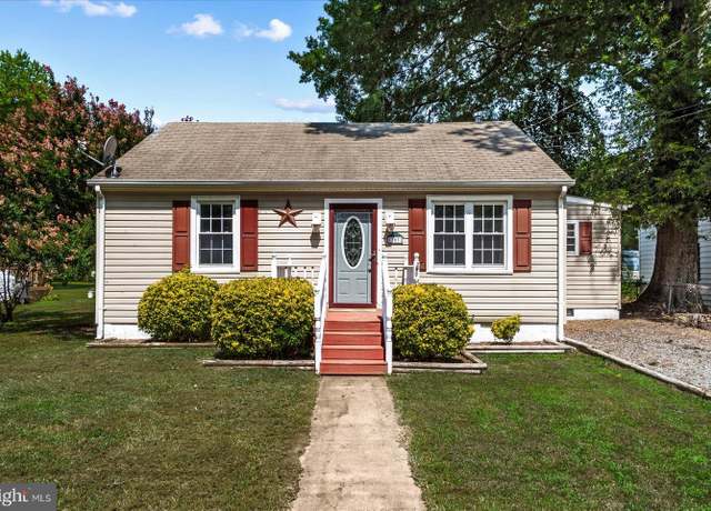 Property at 203 Locust Ave, Colonial Beach, VA 22443, 4 beds, 2 baths