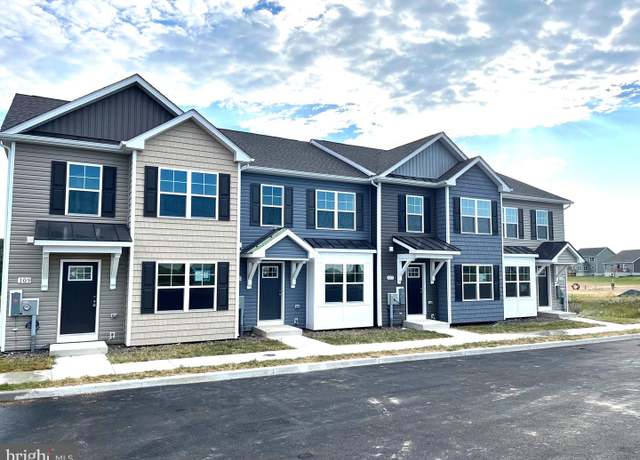 Property at 136 Olga Dr, Martinsburg, WV 25403, 3 beds, 2.5 baths