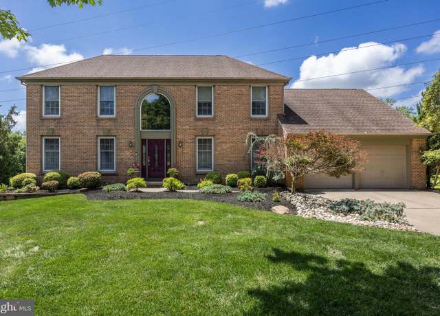 Property at 13 Periwinkle Dr, Mount Laurel, NJ 08054, 5 beds, 2.5 baths