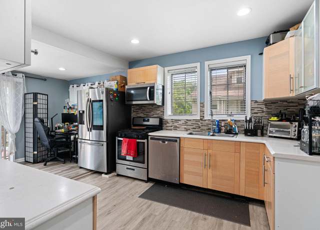 Property at 15 Oxford Ave, Gloucester City, NJ 08030, 3 beds, 3.5 baths